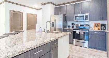 Boulevard Stays Charming 2BR, Parking