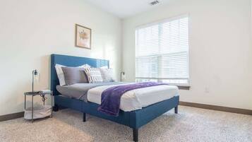 1 slaapkamer, een strijkplank/strijkijzer, wifi, beddengoed