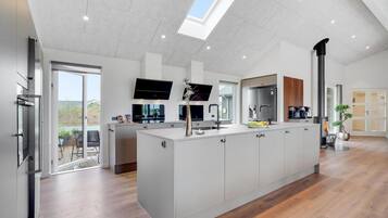 Réfrigérateur, four, plaque de cuisson, lave-vaisselle