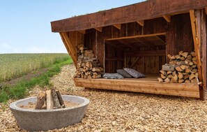 المنطقة المحيطة بالمنشأة