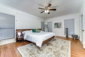 5 bedrooms, memory-foam beds, desk, iron/ironing board