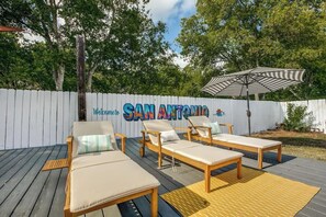 Terrace/patio - 5BR w/ Pool, Hot Tub, Game Room, BBQ – Sleeps 14 (San Antonio)