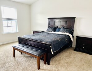 4 bedrooms, desk, iron/ironing board, WiFi - Cheerful 4 bedroom 2.5 bath house (Mooresville)