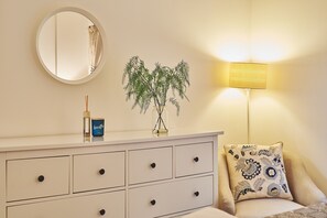 Interior - Ty Gwawr - Luxury Cottages (Swansea)