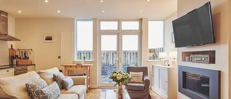 TV connectée, cheminée, lecteur de DVD