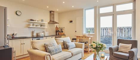 Smart TV, fireplace, DVD player