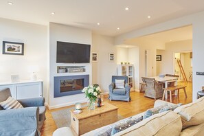 Smart TV, fireplace, DVD player