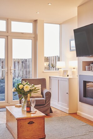 Smart TV, fireplace, DVD player