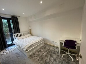 2 室のベッドルーム、WiFi