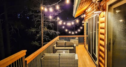 Luxury forest 5 bedroom cabin w/fireplace & hot tub 5 mins to downtown Flagstaff