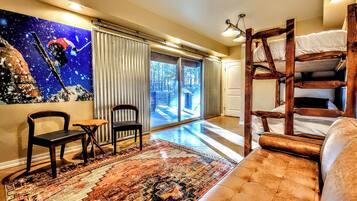 5 bedrooms, desk, iron/ironing board, free WiFi