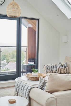 Smart TV, fireplace, DVD player - Ty Florence - Luxury Cottages (Swansea)