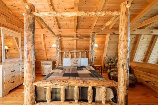 3 bedrooms, desk, iron/ironing board, travel cot