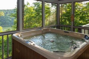 Property grounds - Spacious & Private Cabin with gorgeous views, Hot tub, Dog-friendly! (Ellijay)