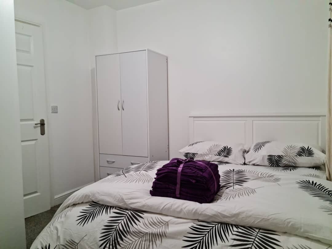 4 bedrooms, desk, iron/ironing board, free WiFi