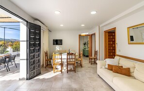 Living area - 3 bedroom nice home in Bedmar (Bedmar)