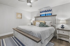 3 bedrooms, iron/ironing board, free WiFi, bed sheets - Classic Cottage just mins to the Beach and Downtown! (Gulfport)