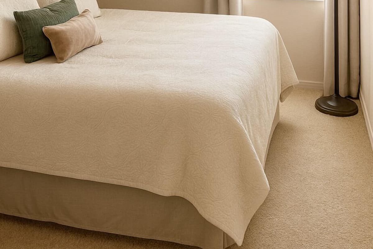 Elite Room | Desk, laptop workspace, iron/ironing board, free WiFi