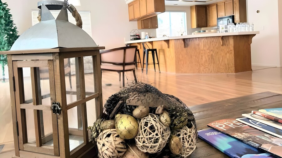 Private bedroom in Western Horizon Home