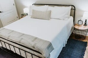 2 sovrum, skrivbord, strykjärn/strykbräda och wi-fi