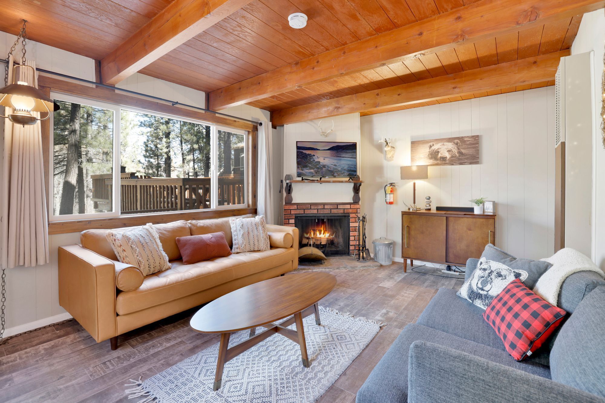 Your Happy Place- Downtown Cozy Retreat- Hot Tub