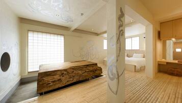 Presidential House | In-room safe, desk, laptop workspace, blackout drapes