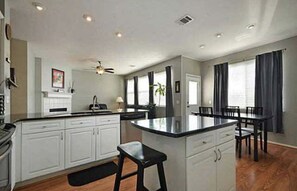 Microondas, horno, parrilla de estufa y lavavajillas 