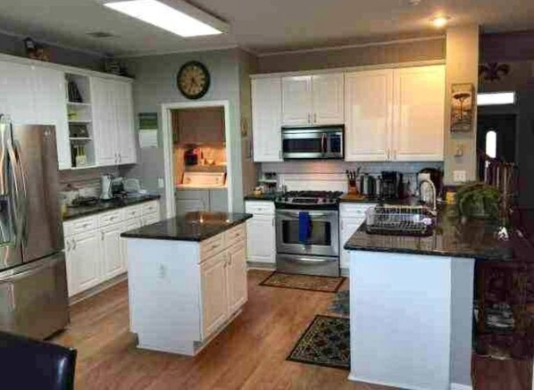 Microondas, horno, parrilla de estufa y lavavajillas 