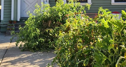 Historic Farmhouse - 2 blocks from bay & downtown Benicia