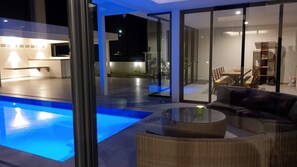 Outdoor pool - Modern luxury mansion in colonial style (Paramaribo)