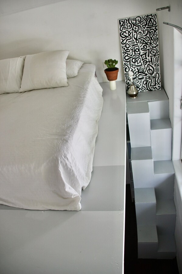 1 bedroom, desk, free WiFi, bed sheets