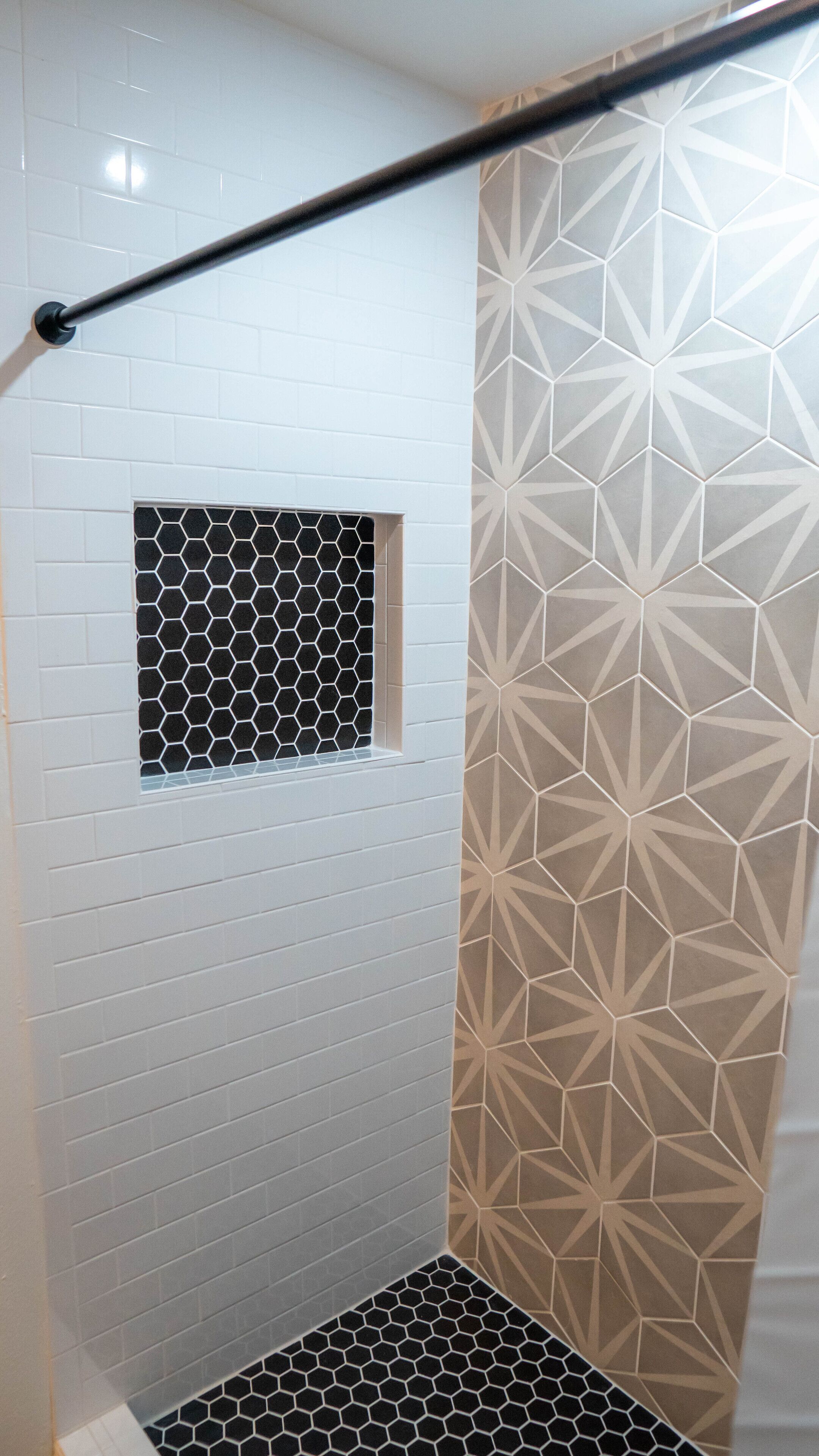 Combined shower/bathtub, hair dryer, towels, soap