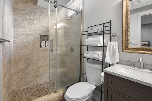 Lovely one bedroom Apartment Dulles Airport-Ashburn