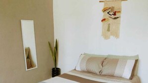 Habitación estándar, 1 habitación, para fumadores, vista a la ciudad | Ropa de cama de alta calidad, edredón y camas con pillow-top