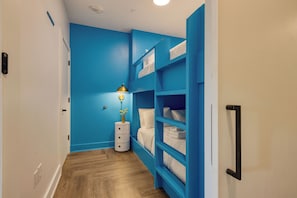 Apartamento, sacada | 4 quartos, individualmente mobiliados, roupa de cama