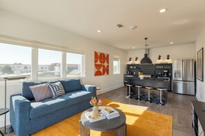 Deluxe Four-Bedroom Suite w/ Balcony | Living area | 50-inch flat-screen TV with digital channels, TV, streaming services - The Carter by AvantStay (Nashville)