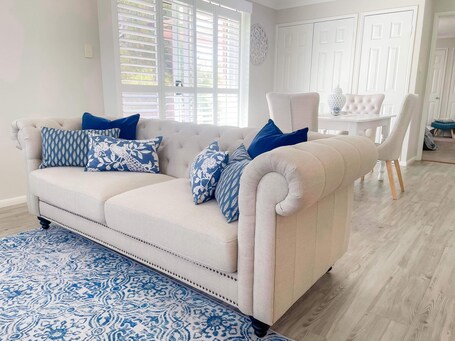 Smart TV. Stylish 2 Bedroom Guesthouse