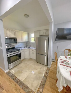 Refrigerador, microondas, horno y lavavajillas