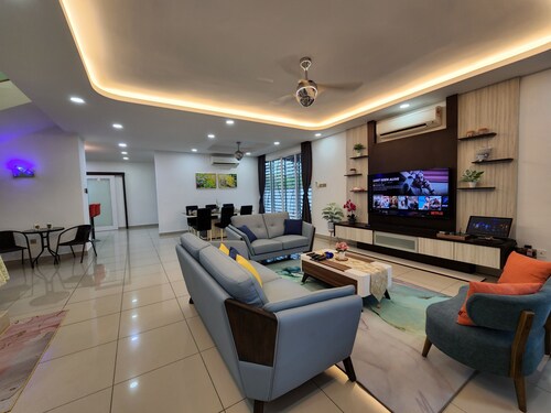 Desaru Brown House 22 pax KTV-BBQ-Netflix-Home Theatre
