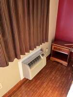 Quarto básico | Wi-Fi de cortesia, roupa de cama