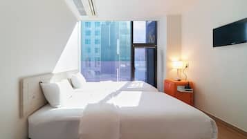 Economy Twin kamer | Individueel gedecoreerd, een laptopwerkplek, verduisterende gordijnen