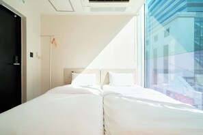 Economy Double Twin Room, 2 Twin Beds, Non-Smoking | Individually decorated, laptop workspace, blackout curtains