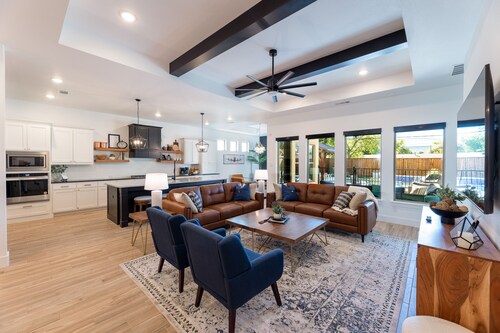 Entertainment District:  Resort Style Home Pool Spa Game Room Walk To Stadiums