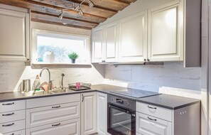 Fridge, oven, stovetop, coffee/tea maker - 2 bedroom nice home in Rockneby (Rockneby)