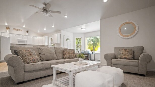 A living room with a gray sofa, white ottoman, and a white coffee table. - Peaceful Cul-De-Sac Home, 1 Min. Drive To Zoo MT! (Billings)