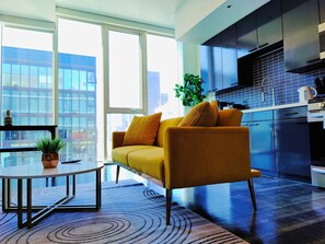 Fridge, microwave, oven, dishwasher - Luxury High-Rise in DTLA w/ Fast Wi-Fi, Pool, Gym (Los Angeles)