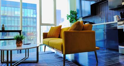 Luxury High-Rise in DTLA w/ Fast Wi-Fi, Pool, Gym