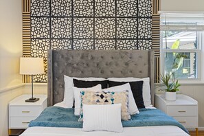 4 bedrooms, desk, iron/ironing board, travel cot - 5 Minutes To Old-Town Monrovia New Listing Special Book Now! (Monrovia)