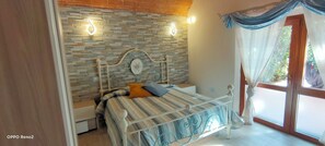 2 habitaciones, tabla de planchar con plancha y cuna de viaje 