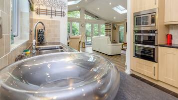 Réfrigérateur, four, plaque de cuisson, lave-vaisselle